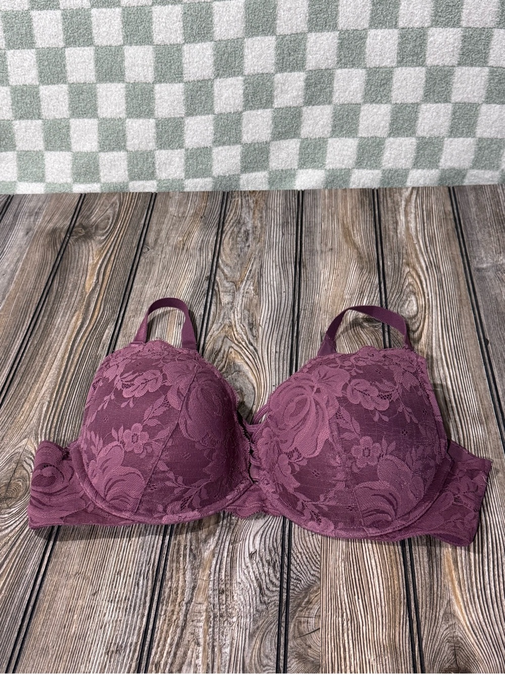 Floral Lace Underwire Bra in Plum